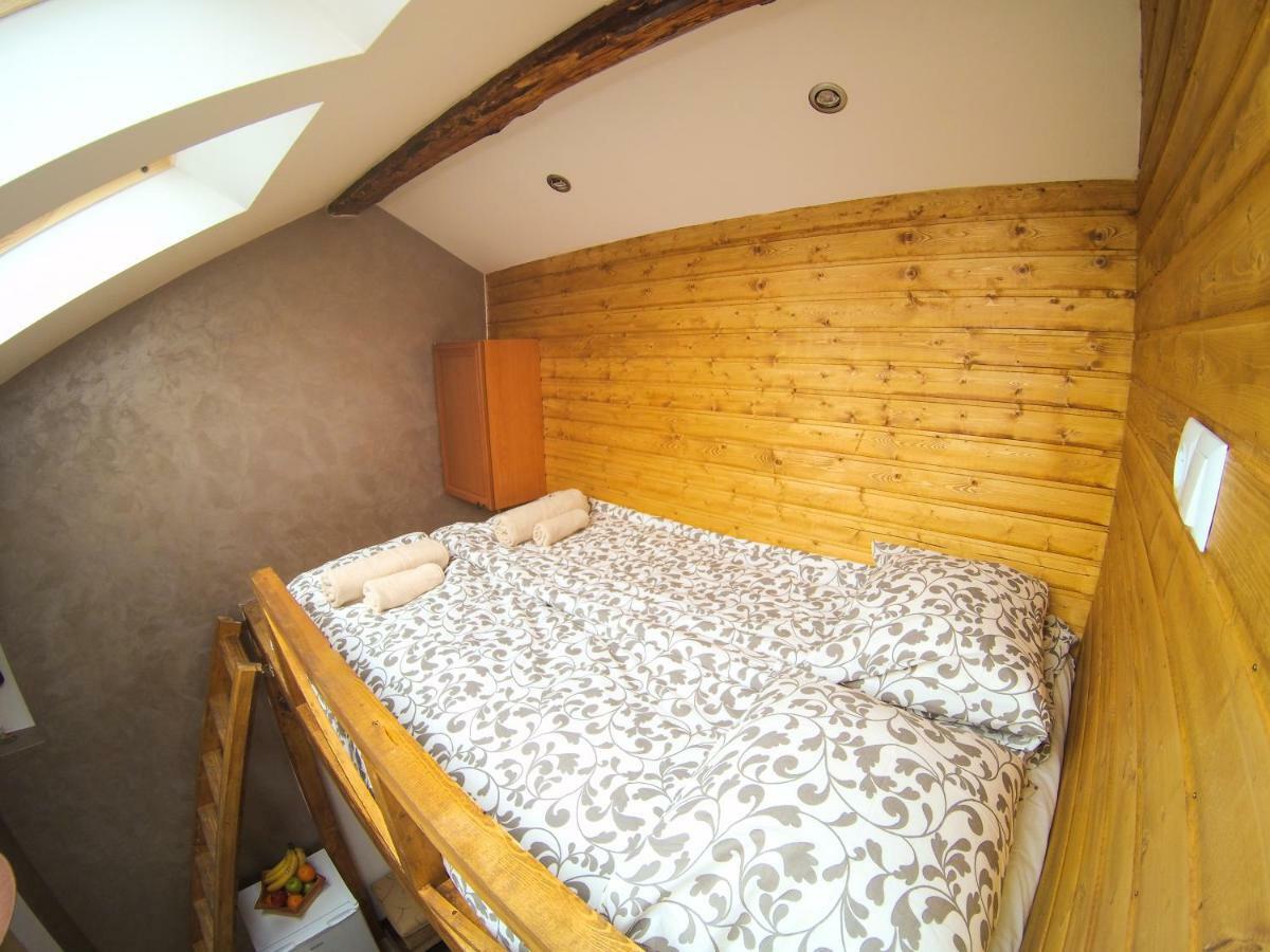 Vitosha Blvd - Attic Studio Sofía Exterior foto